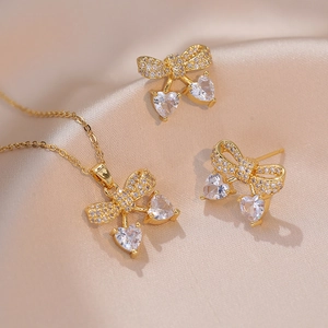 Collier Pendentif Noeud Papillon Coeur Et Boucles D'oreilles Acier Titane Zircon Bijoux Pour Femmes Chaîne Clavicule Élégante