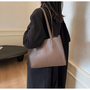 Detail of Morandi brown tote bag with vertical stitching and Fashion label embossed