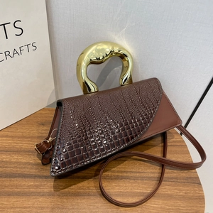 Borsa a Mano in Pelle PU con Motivo Coccodrillo e Manico in Metallo Oro Irregolare Borsa a Tracolla Trapezoidale Donna