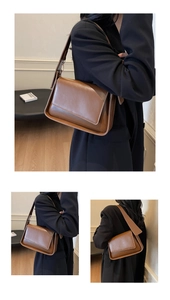 Detailweergave van de bruine leren schoudertas met brede riem en retro klepsluiting