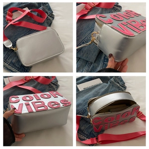 Dettagli della borsa a tracolla argento con cinturino rosa e ricamo Color Vibes