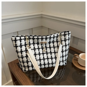 Women Tote Bag Plaid Tweed Large Capacity Handbag With Gold Chain Strap And Deer Pendant Elegant Vintage Fashionable