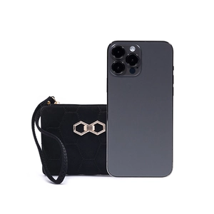 Petit portefeuille en cuir PU noir matelassé à côté d'un smartphone pour l'échelle