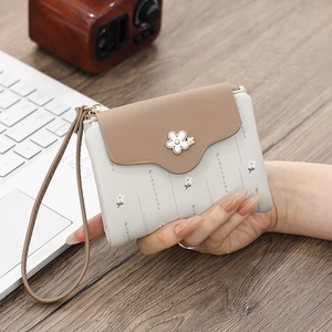 Fashionable PU leather short wallet with floral print and 3D flower metal clasp detail