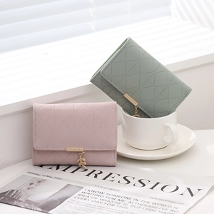 Portefeuilles pliants en rose poudré et vert sauge avec pendentif feuille et matelassage