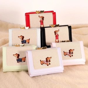 Portefeuilles à broderie de teckel avec fermoir cœur doré disponibles en six couleurs pastel