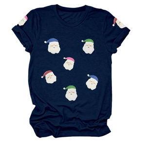 Détails des motifs de Père Noël en paillettes sur un T-shirt de Noël bleu marine