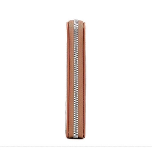 Portefeuille passeport fin en cuir marron avec fermeture éclair argentée et texture