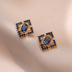 Boucles d'oreilles carrées vintage dorées avec pierres bleues et zircons sur soie