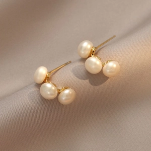 Elegant Natural Freshwater Pearl Stud Earrings Women Minimalist Gold Plated Copper Curved Three Pearl Fashion Jewelry Gift