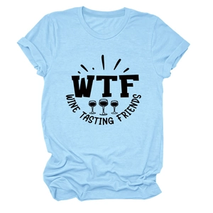 T-shirt girocollo azzurra stesa in piano con stampa grafica WTF Wine Tasting Friends