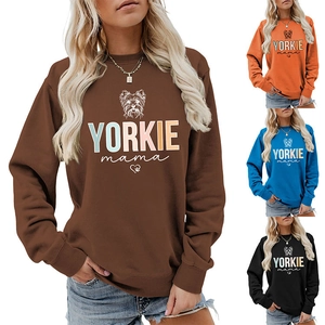 Detailansicht der Yorkie Mama Sweatshirts in den Farben Braun, Orange, Blau und Schwarz