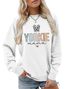 Detail des Yorkie-Mama-Aufdrucks auf einem weißen langärmligen Damen-Sweatshirt