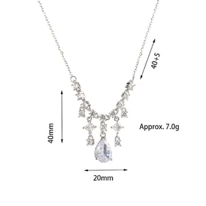 Collier argenté avec pendentif en zircone colorée et pierre en forme de goutte d'eau
