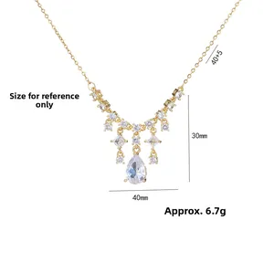 Dimensions du collier doré avec pendentif en V en zircon et pierre en forme de goutte