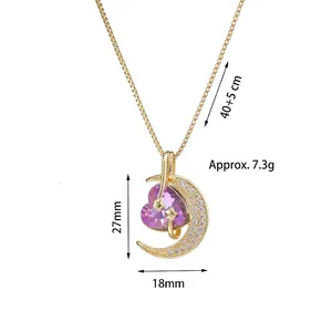 Collier doré avec pendentif cœur violet et croissant de lune serti de zircons brillants