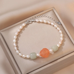 Bracelet en argent S925 avec perles d'eau douce et agate rouge sculptée sur coussin