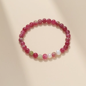 Bracelet en perles baroques fait main avec pierres roses et perles vertes pour femme