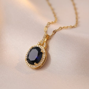 Collier goutte d'eau plaqué or élégant avec zircon bleu saphir et cristaux étincelants
