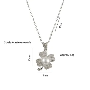 Collier trèfle perlé élégant avec zircons brillants et chaîne réglable de 45cm en argent