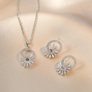 Stainless Steel Zircon Sunflower Jewelry Set Round Pendant Necklace Stud Earrings For Women Niche Dainty Fashion Accessory