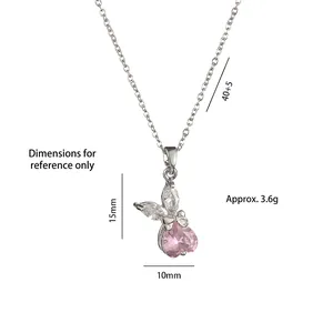 Collar de plata con colgante de corazón de circón rosa y detalle de orejas de conejo