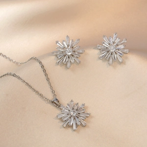Collier À Pendentif Flocon De Neige Et Boucles D'oreilles Acier Inoxydable Avec Zircon Étincelant Bijoux Femme