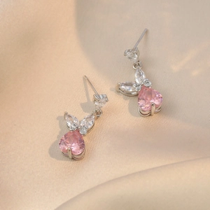 Boucles d'oreilles lapin avec zircon rose en forme de cœur sur soie, bijoux doux et élégants