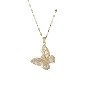 Élégant collier papillon doré avec des pierres en zircone sur une fine chaîne en O
