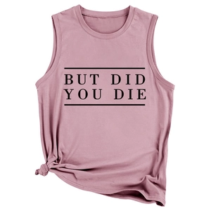 Détail d'un débardeur rose avec texte BUT DID YOU DIE et détail de nœud sur le côté