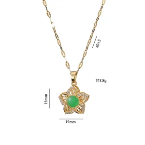 Collier fleur émeraude dorée avec pétales en zircon blanc et chaîne réglable 40+5cm
