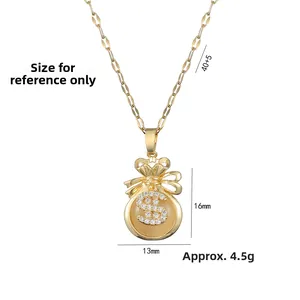Détail du pendentif sac d'argent avec pierre œil de chat et zircons en forme de dollar