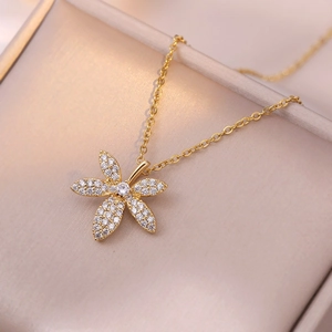 Sparkling maple leaf necklace in gold-plated stainless steel for women in a gift box