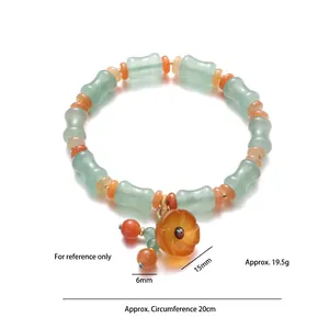 Bracelet ethnique perles de bambou aventurine verte avec pendentif fleur orange et gland