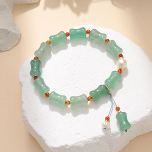 Bracelet en perles de bambou aventurine verte avec agates rouges et pendentif perle