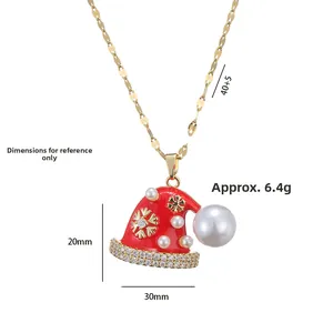 Detailansicht eines Weihnachtshut-Anhängers mit Maßen 30x20mm und 45cm Kettenlänge