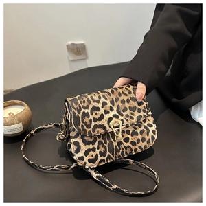 Sac Bandoulière Imprimé Léopard à la Mode pour Femmes en Cuir PU Petit Sac Carré avec Boucle en Fer à Cheval