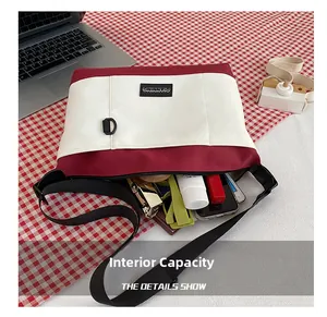 Dettaglio della capacità interna della grande borsa tote con telefono e cosmetici