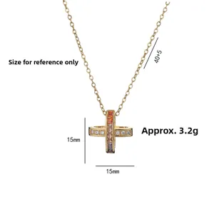 Détails du pendentif croix dorée avec zircons colorés et dimensions de la chaîne 40+5cm