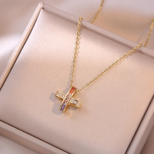 Collier Pendentif Croix Zircon Coloré Micro Pavé Plaqué Or Chaîne En Acier Titane Pour Femmes Bijoux Élégants