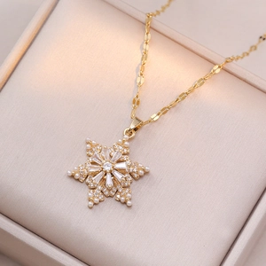 Rotating snowflake pendant necklace in gold with zircon and pearls in a velvet box