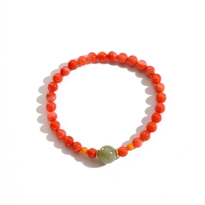 Bracelet en agate rouge fait main avec perle de jade et entretoises dorées