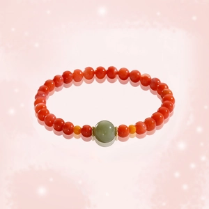 Bracelet en agate rouge naturelle avec perle centrale en jade vert et détails dorés