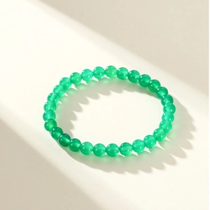 Natural green agate bead bracelet with translucent emerald hue for women's fashion