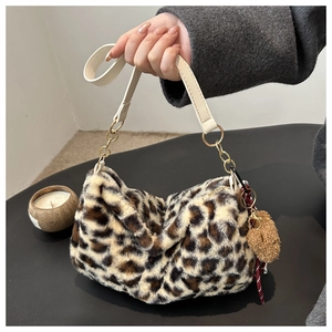 Sac à Épaule en Peluche Imprimé Léopard Sac Fourre-Tout en Fausse Fourrure Avec Pendentif Ours Mode Décontractée