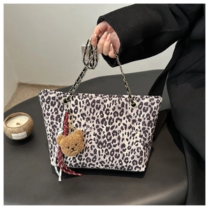 Sac Cabas Vintage Imprimé Léopard Pour Femmes Grande Capacité Sac À Épaule Avec Chaîne En Métal Et Porte-Clés Ours En Peluche