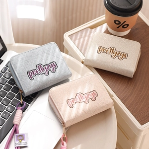 Portefeuilles matelassés en velours côtelé bleu, rose et beige avec broderie logo