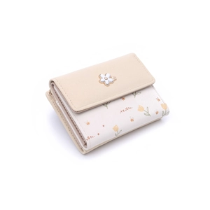 Vue détaillée d'un portefeuille femme à motifs floraux avec rangements multicouches