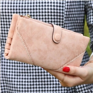 Portafoglio lungo da donna in camoscio rosa con cuciture a onda e chiusura a scatto