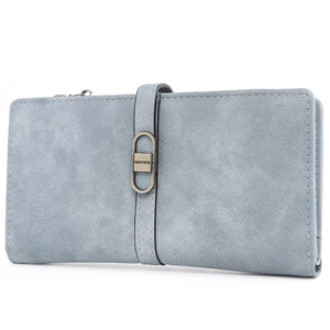 Détail du portefeuille long gris-bleu montrant le similicuir et la boucle en métal